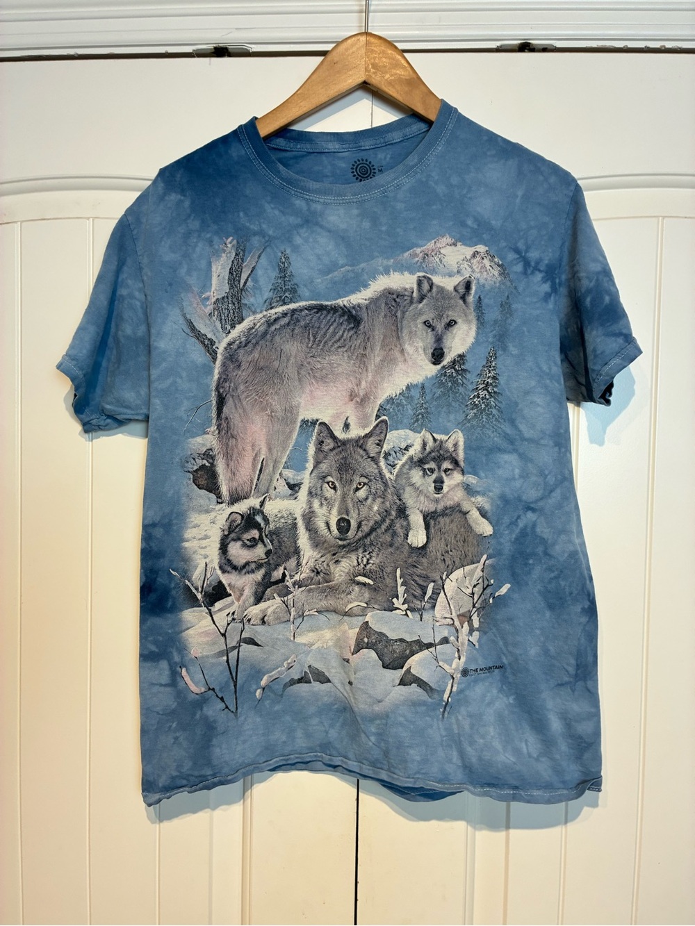 The Mountain Blue Wolf Family Short Sleeve Tee Size M